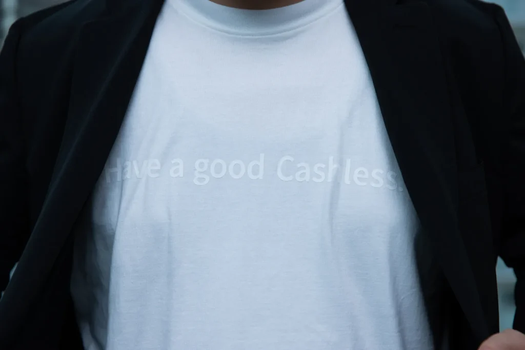 「Have a good Cashless.」Tシャツの写真